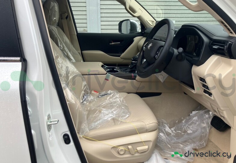 Toyota Land Cruiser 300 White