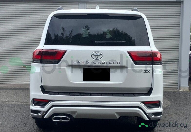 Toyota Land Cruiser 300 White