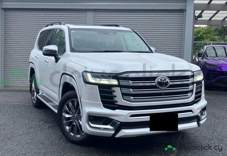 Toyota Land Cruiser 300 White