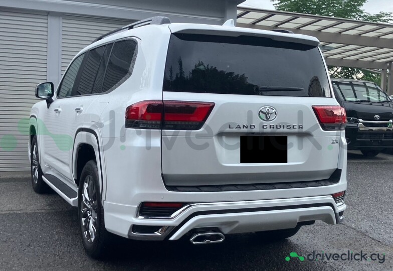 Toyota Land Cruiser 300 White
