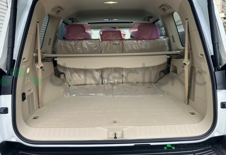 Toyota Land Cruiser 300 White