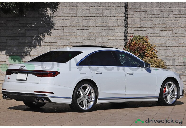 Audi S8 White