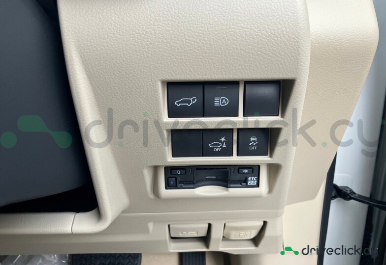 Toyota Land Cruiser 300 White