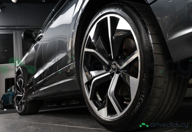 Audi RS Q8 Grey