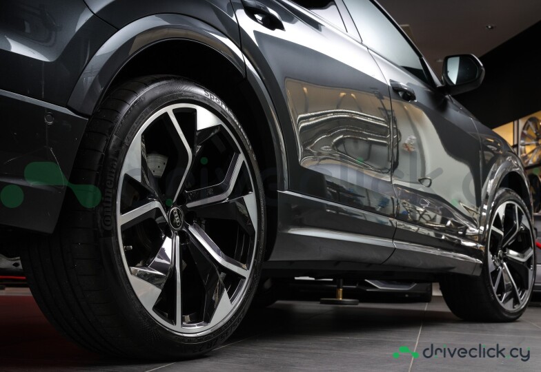 Audi RS Q8 Grey
