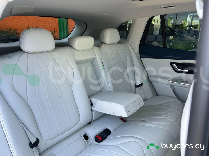 Mercedes EQE Белый