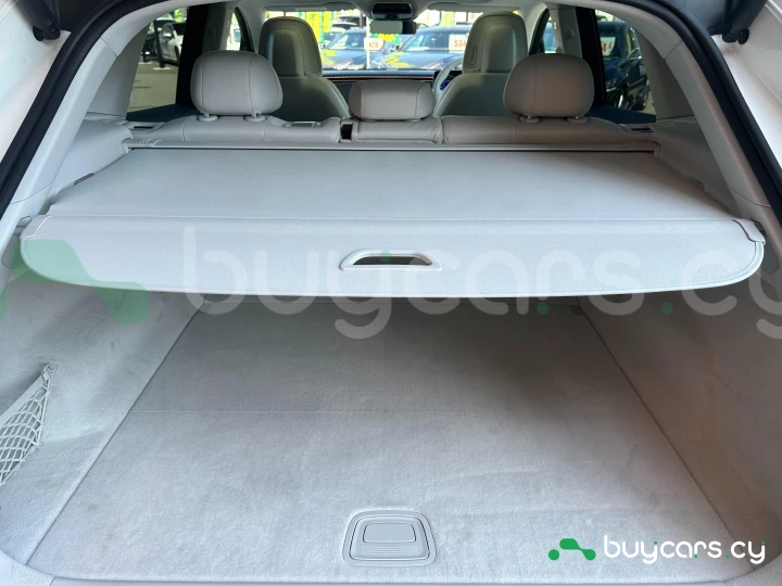 Mercedes EQE Белый