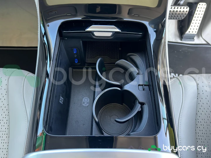 Mercedes EQE Белый