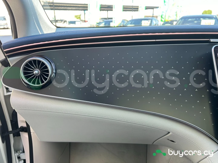 Mercedes EQE Белый