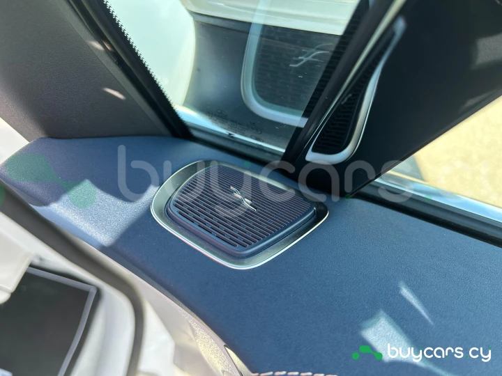 Mercedes EQE Белый