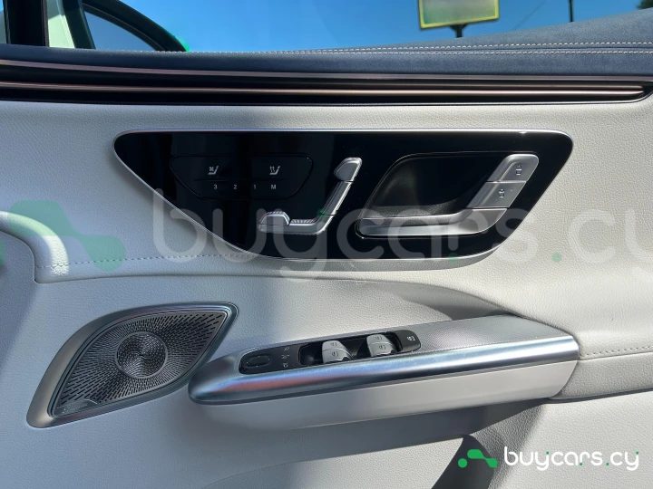 Mercedes EQE Белый