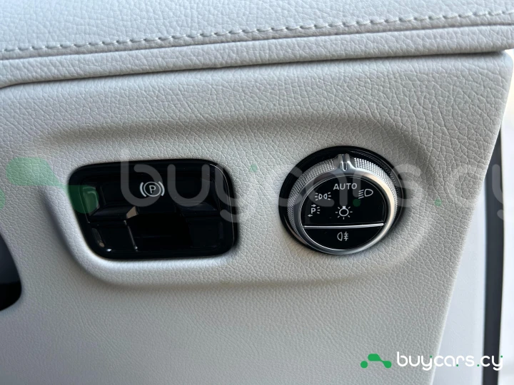 Mercedes EQE Белый