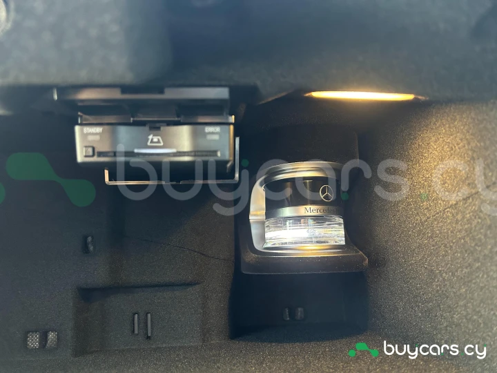 Mercedes EQE Белый