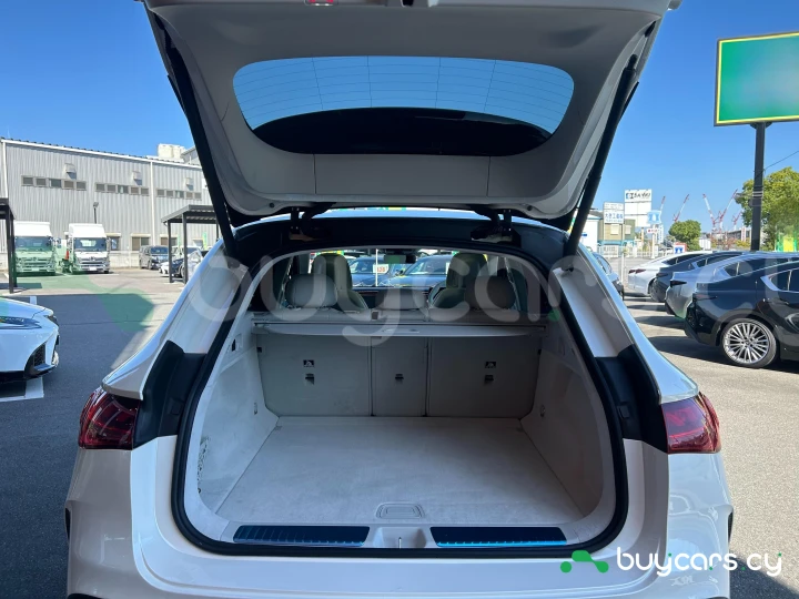 Mercedes EQE Белый