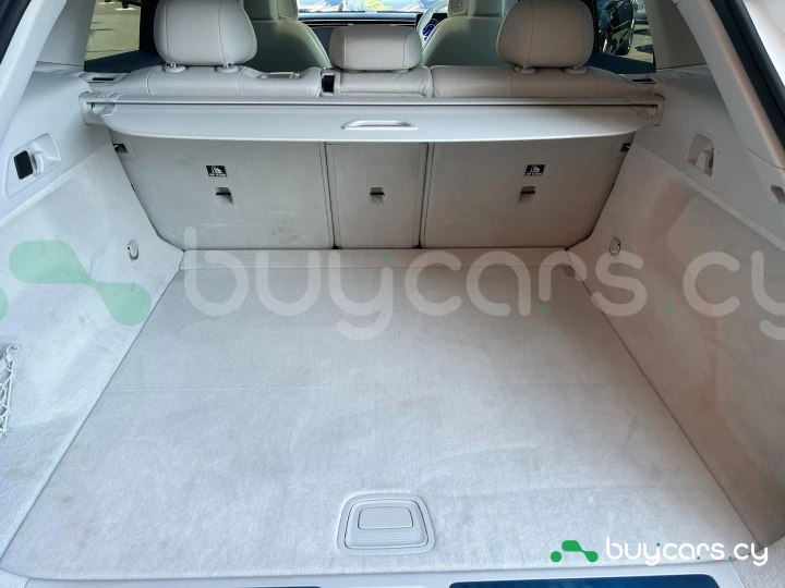 Mercedes EQE Белый