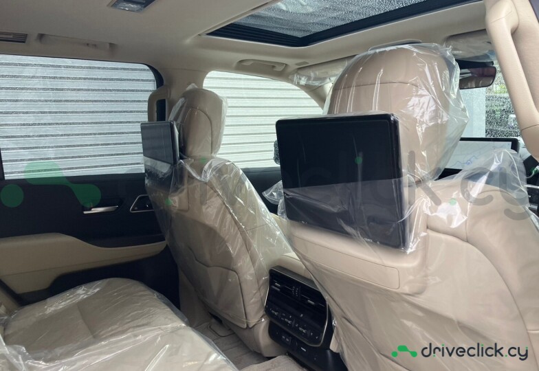 Toyota Land Cruiser 300 White