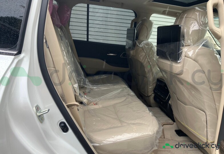 Toyota Land Cruiser 300 White