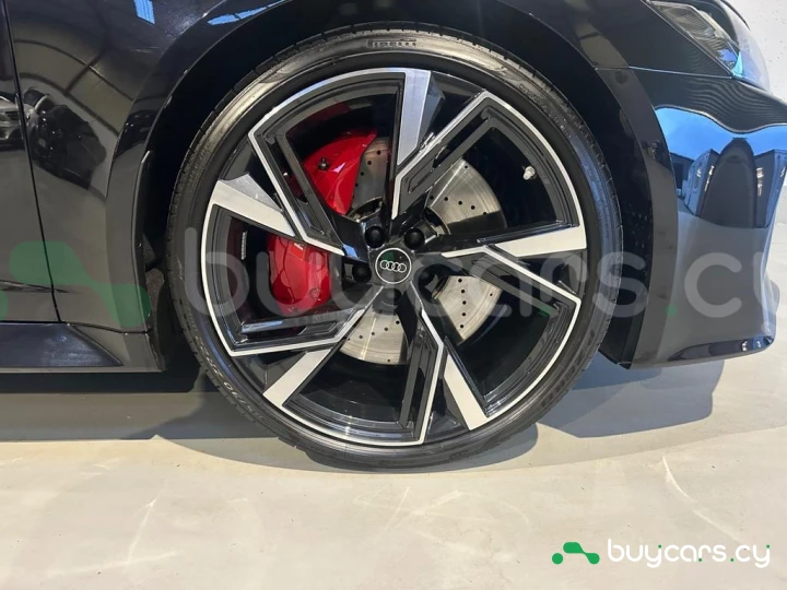 Audi RS6 Avant Black