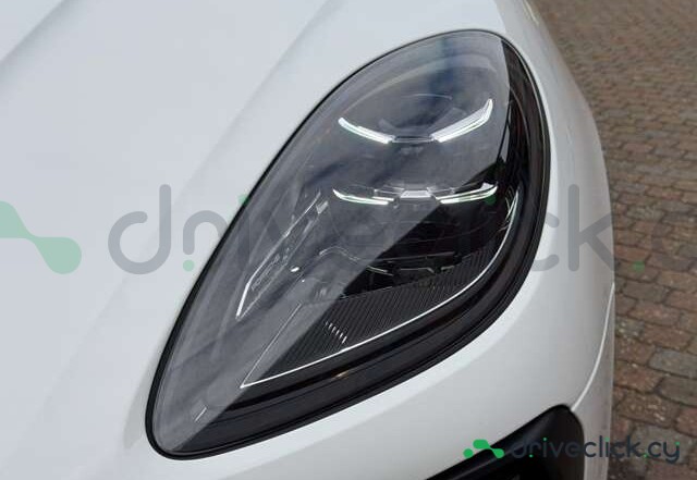 Porsche Macan White