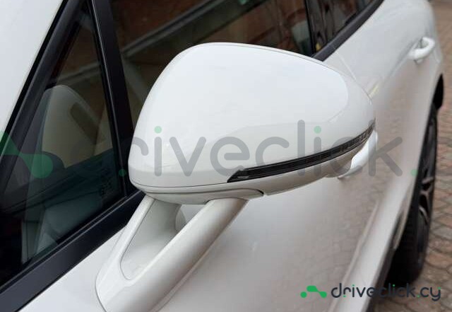 Porsche Macan White