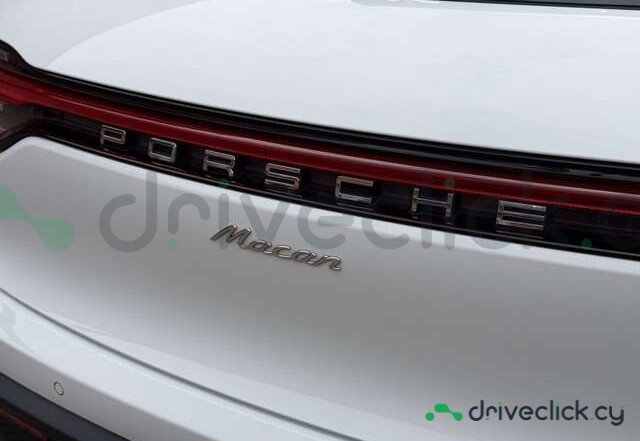 Porsche Macan White