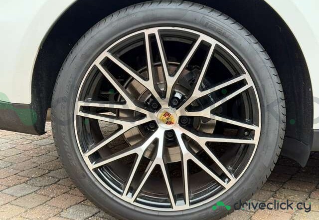 Porsche Macan White