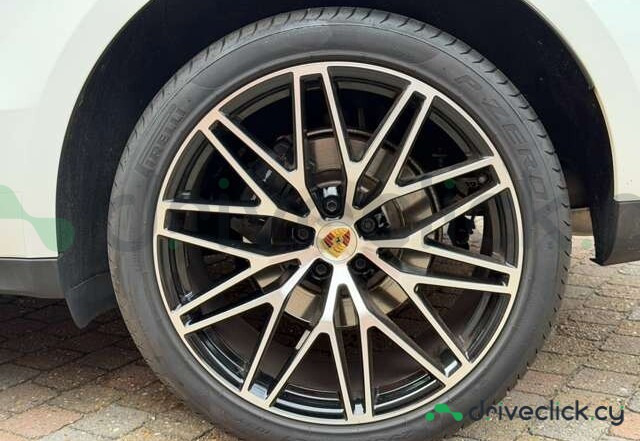 Porsche Macan White