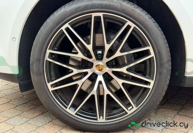Porsche Macan White