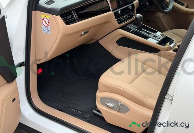 Porsche Macan White