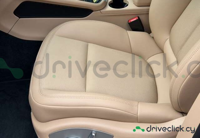 Porsche Macan White