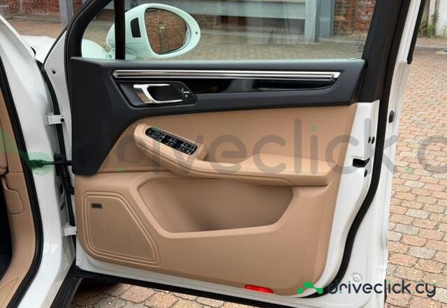 Porsche Macan White