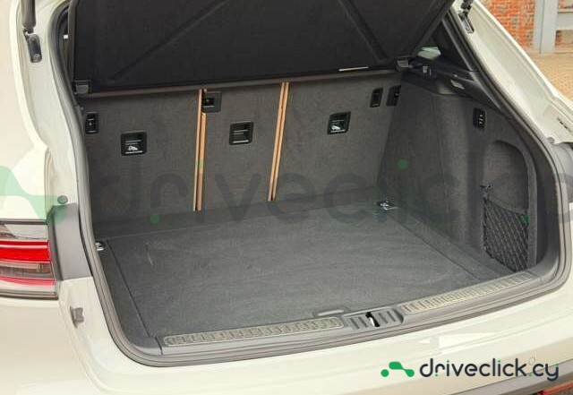 Porsche Macan White