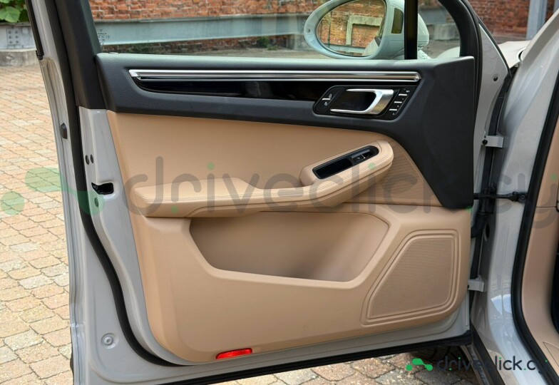 Porsche Macan Beige