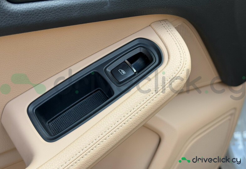 Porsche Macan Beige