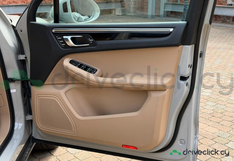 Porsche Macan Beige