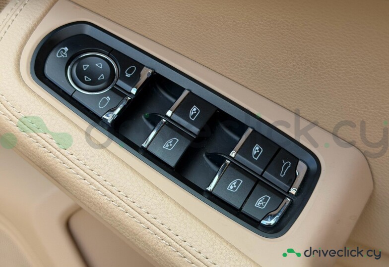 Porsche Macan Beige