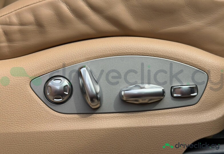 Porsche Macan Beige