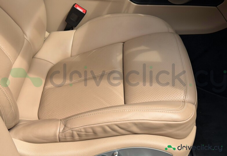 Porsche Macan Beige