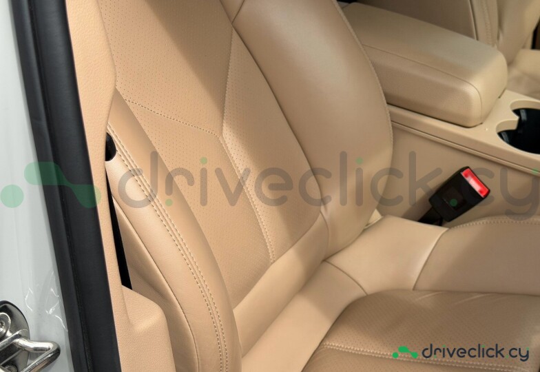 Porsche Macan Beige