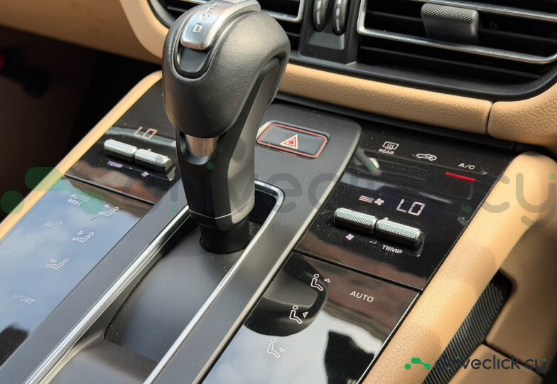 Porsche Macan Beige