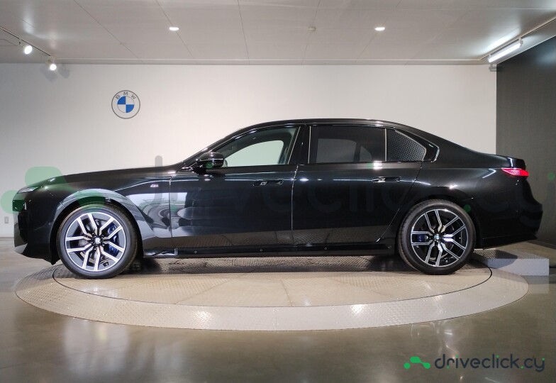 BMW 7 series Black