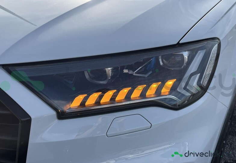 Audi Q7 White