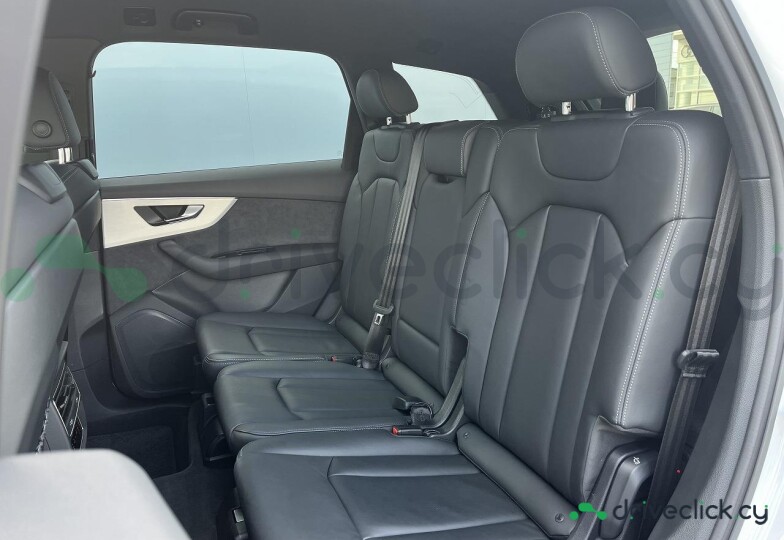 Audi Q7 White