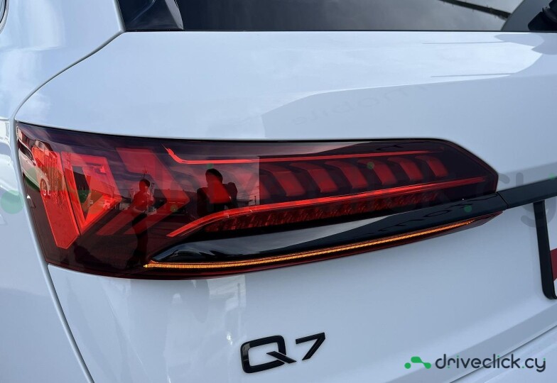 Audi Q7 White