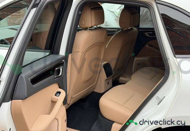 Porsche Macan White