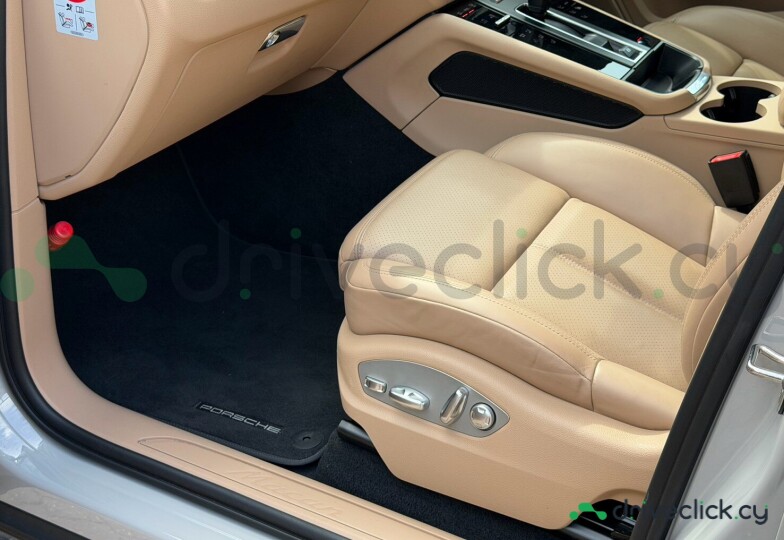 Porsche Macan Beige