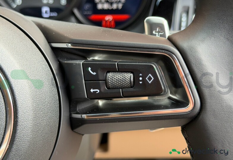 Porsche Macan Beige