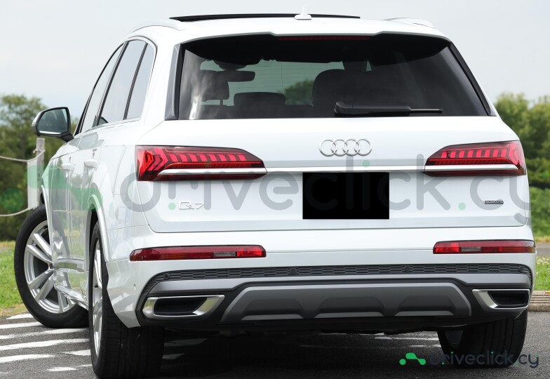 Audi Q7 White