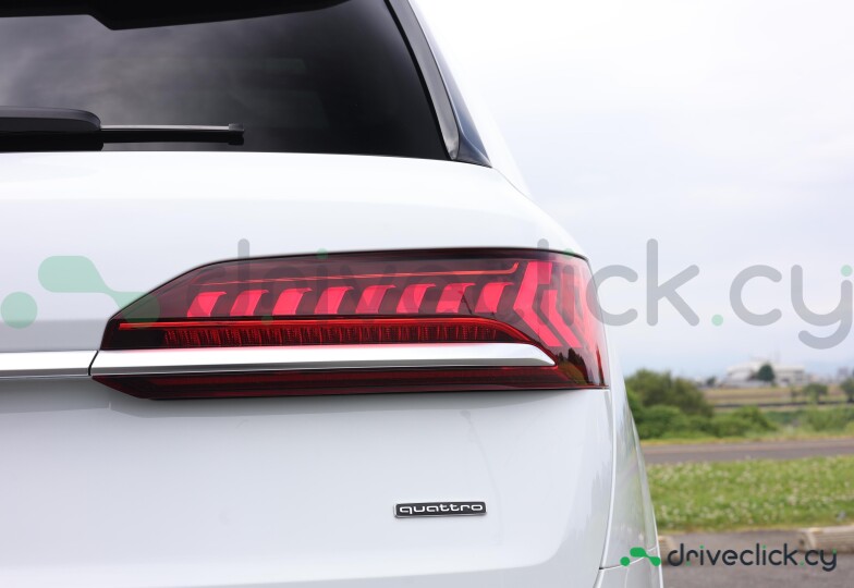 Audi Q7 White