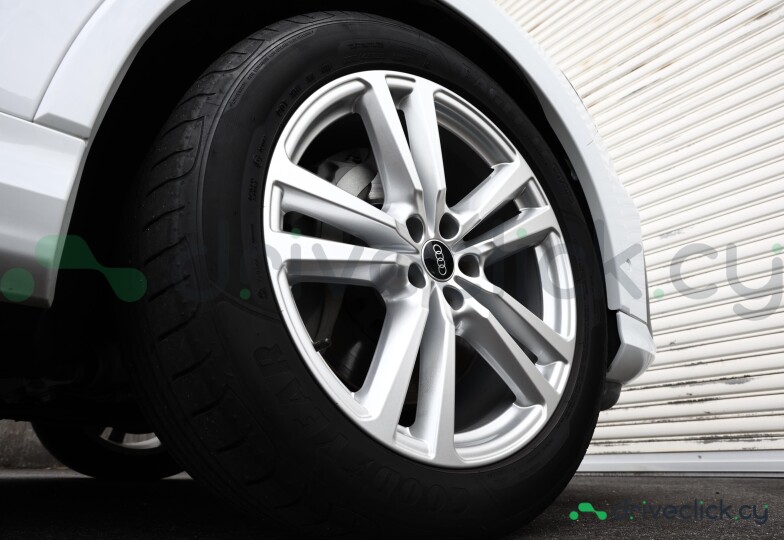Audi Q7 White